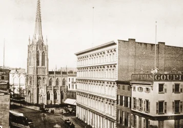 Grace Church und das alte A. T. Stewart-Geschäft an der Broadway und 10th St., New York City, 1868